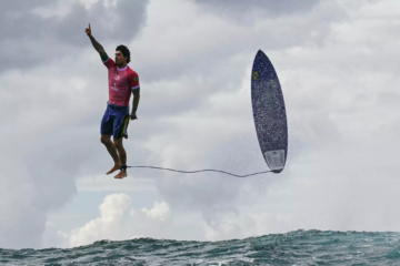 1692624-le-surfeur-gabriel-medina-lors-des-epreuves-qualificatives-de-surf-des-jeux-olympiques-de-paris-2024